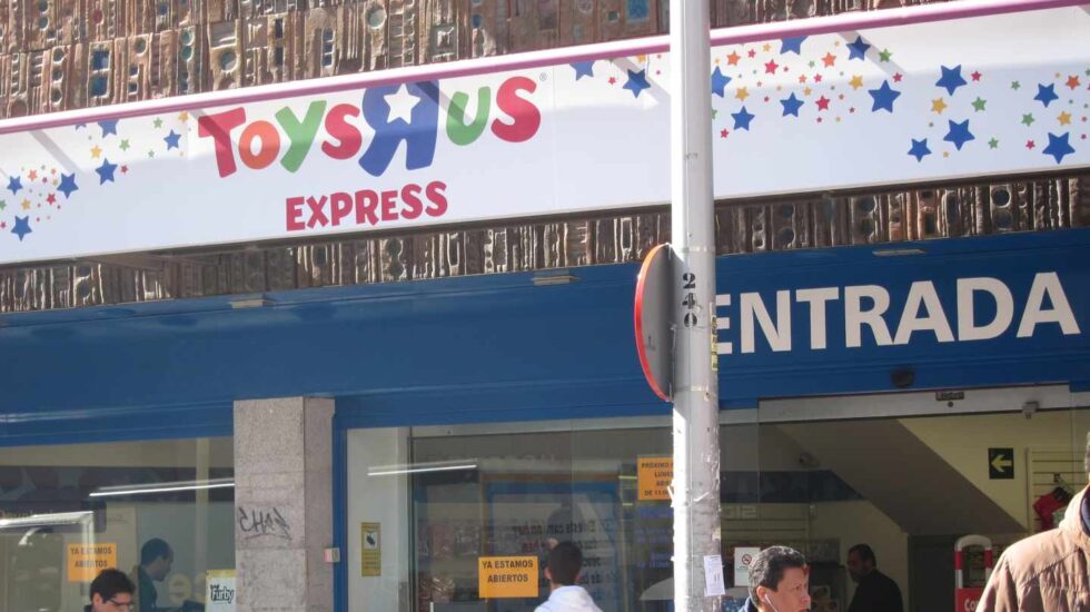 Fachada de una de los establecimientos de Toys R Us.