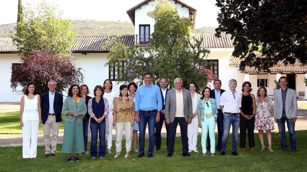 Sánchez se lleva a Pablo Iglesias y a los ministros al "rancho de Aznar"