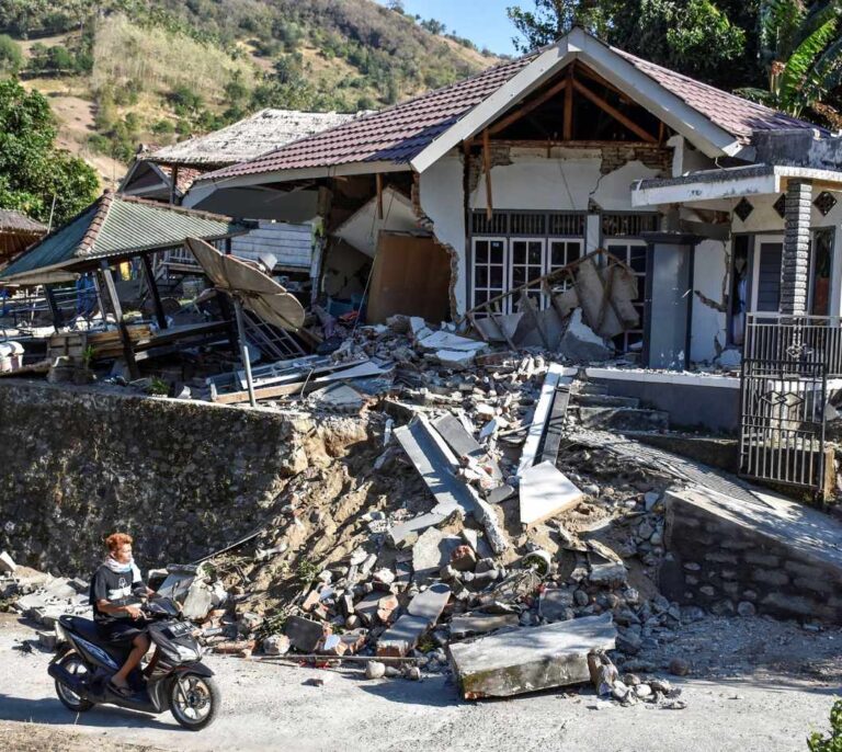 Ya son 91 los muertos y más de 200 los heridos por el terremoto en Indonesia