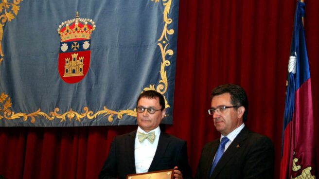 Jordi Garcés (izda), profesor de la Universidad de Valencia, en un acto de la Universidad de Burgos en 2015