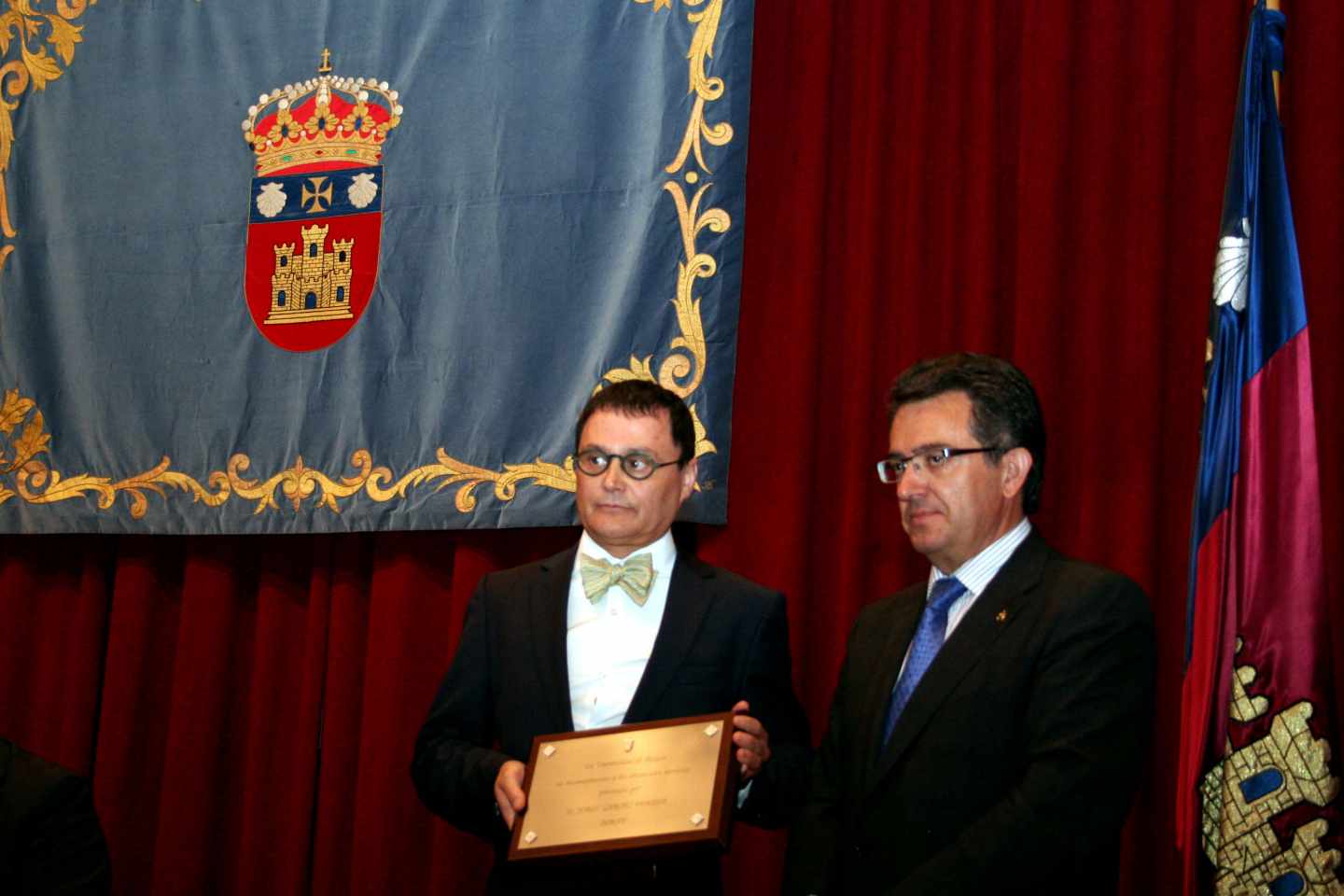 Jordi Garcés (izda), profesor de la Universidad de Valencia, en un acto de la Universidad de Burgos en 2015