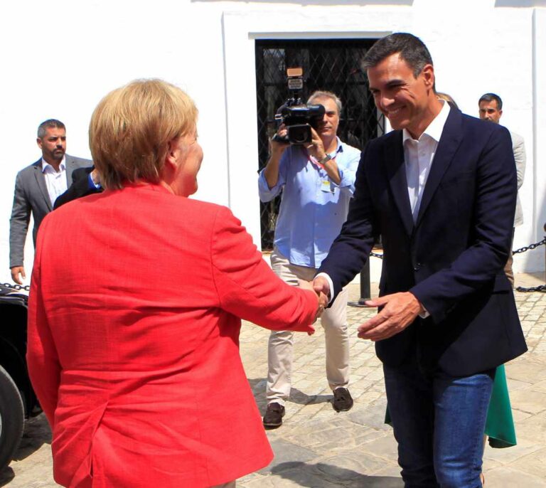 Sánchez y Merkel acuerdan impulsar un aumento de fondos para Marruecos