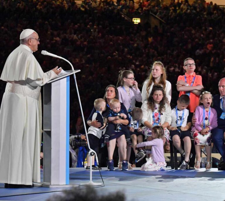 Un ex alto cargo del Vaticano pide la renuncia del Papa por encubrir abusos sexuales