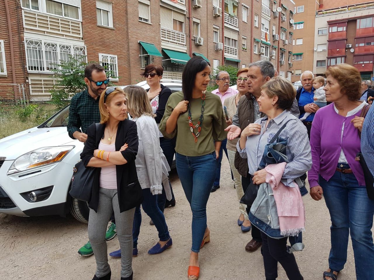 Villacís acude a la calle fantasma el pasado mes de mayo.