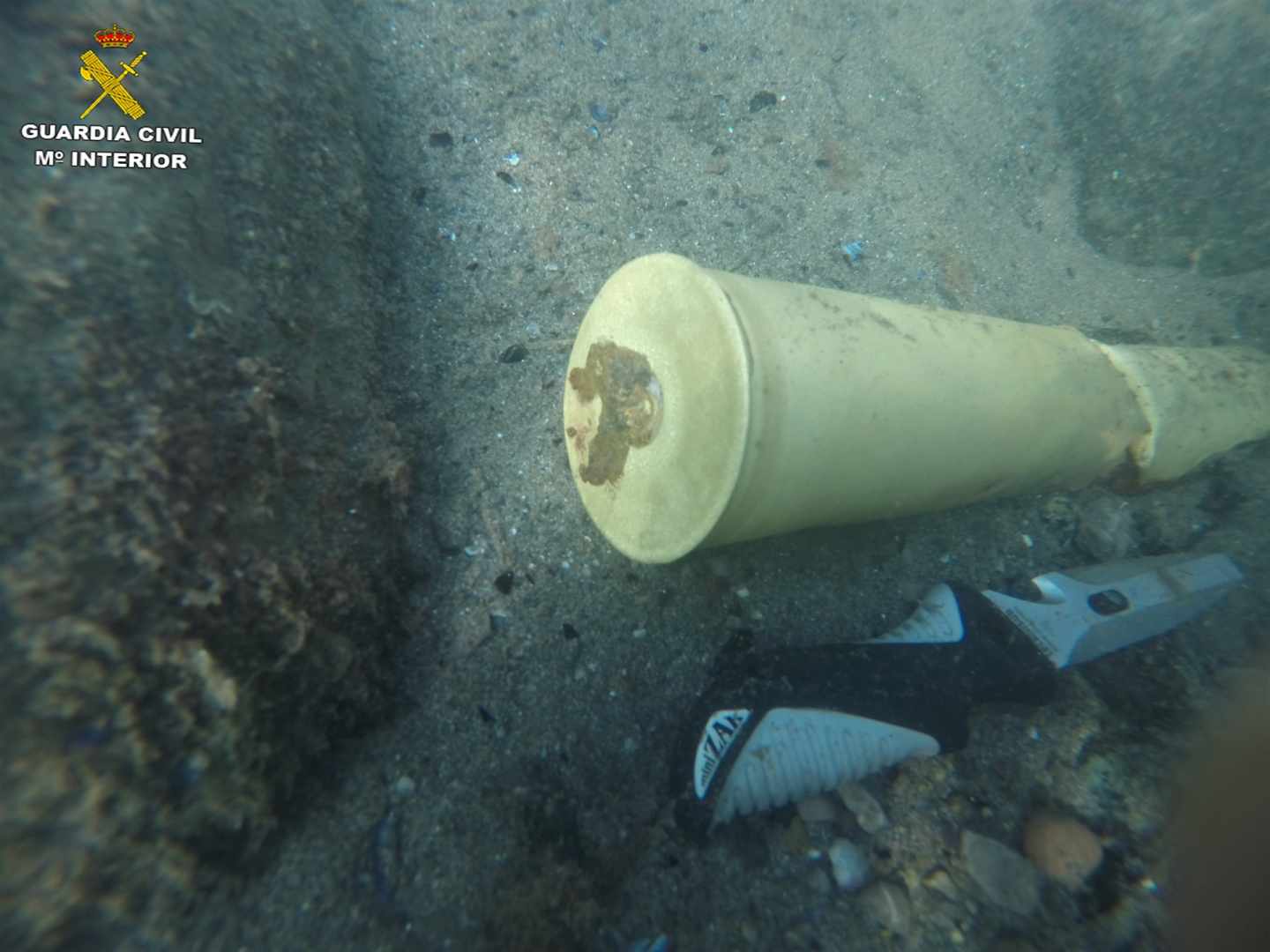 Desactivan un proyectil de la Guerra Civil en la costa del Garraf (Barcelona)