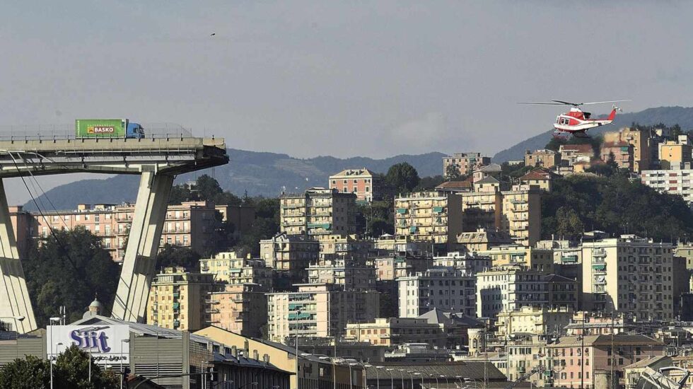 Restos del puente de Génova