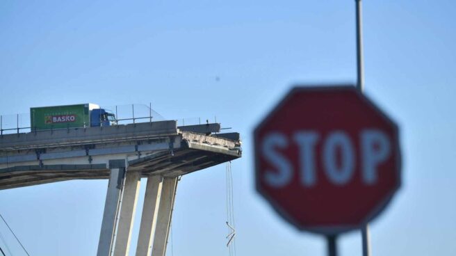 El puente Morandi de Génova, después del derrumbe de parte de su estructura.