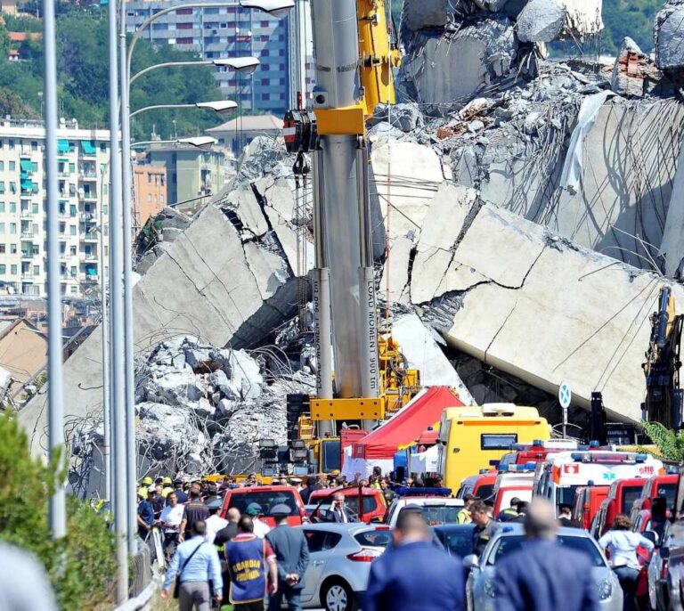 Suspendidas las labores de búsqueda por temor al desplome de otro pilar del puente de Génova