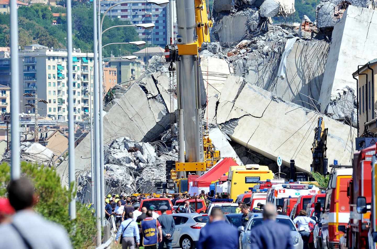 Suspendidas las labores de búsqueda por temor al desplome de otro pilar del puente de Génova