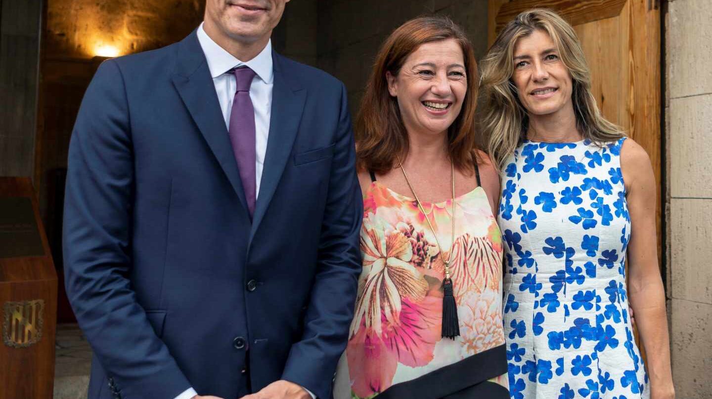 Pedro Sánchez, Francina Armengol y Begoña Gómez.
