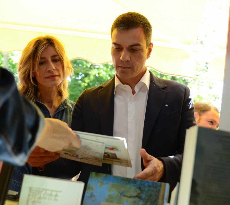 Moncloa guarda silencio sobre el 'fichaje' de la mujer de Sánchez: "Es su vida laboral"