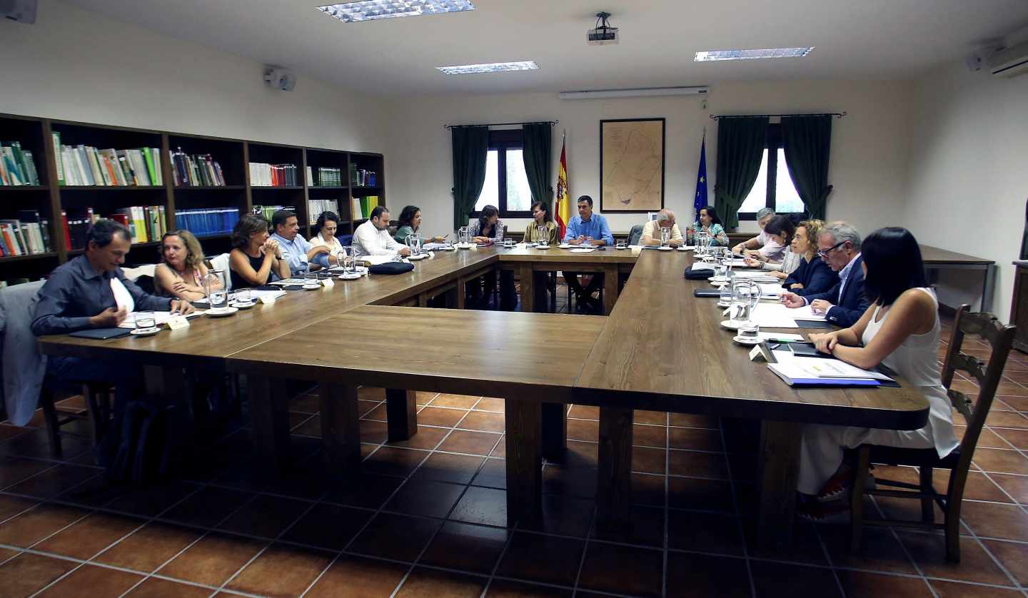 Sánchez y sus ministros "reflexionan" en Quintos de Mora, "el rancho de Aznar"