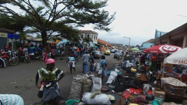 Uno de los mercados principales de Santo Tomé, capital del país africano.