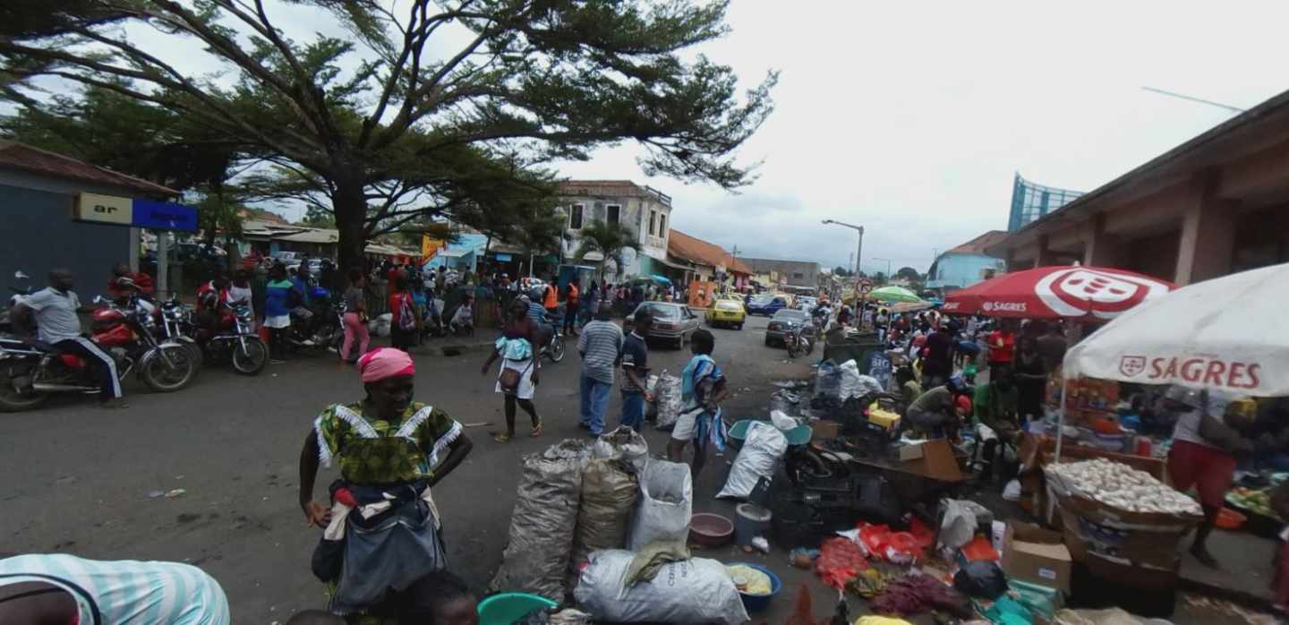 Uno de los mercados principales de Santo Tomé, capital del país africano.