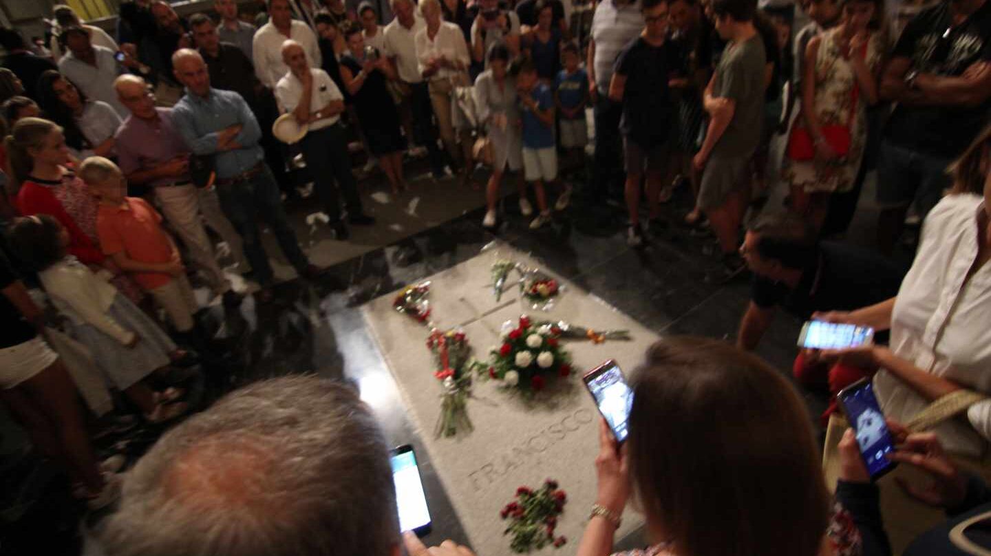 Tumba de Francisco Franco en la basílica del Valle de los Caídos.