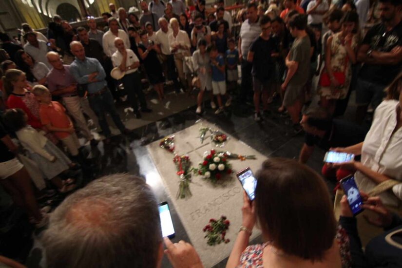 Tumba de Francisco Franco en la basílica del Valle de los Caídos.