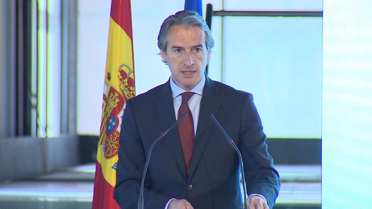 El ex ministro Íñigo de la Serna da una rueda de prensa durante su etapa en Fomento.