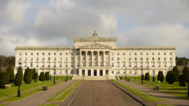 Irlanda del Norte supera el récord de Bélgica y ya es el país que más tiempo ha pasado sin Gobierno