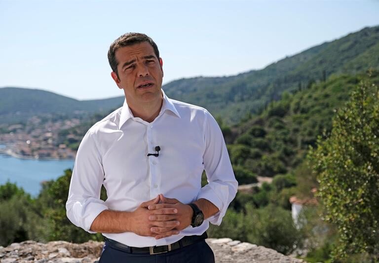 Tsipras anuncia su intención de elevar el salario mínimo y bajar impuestos