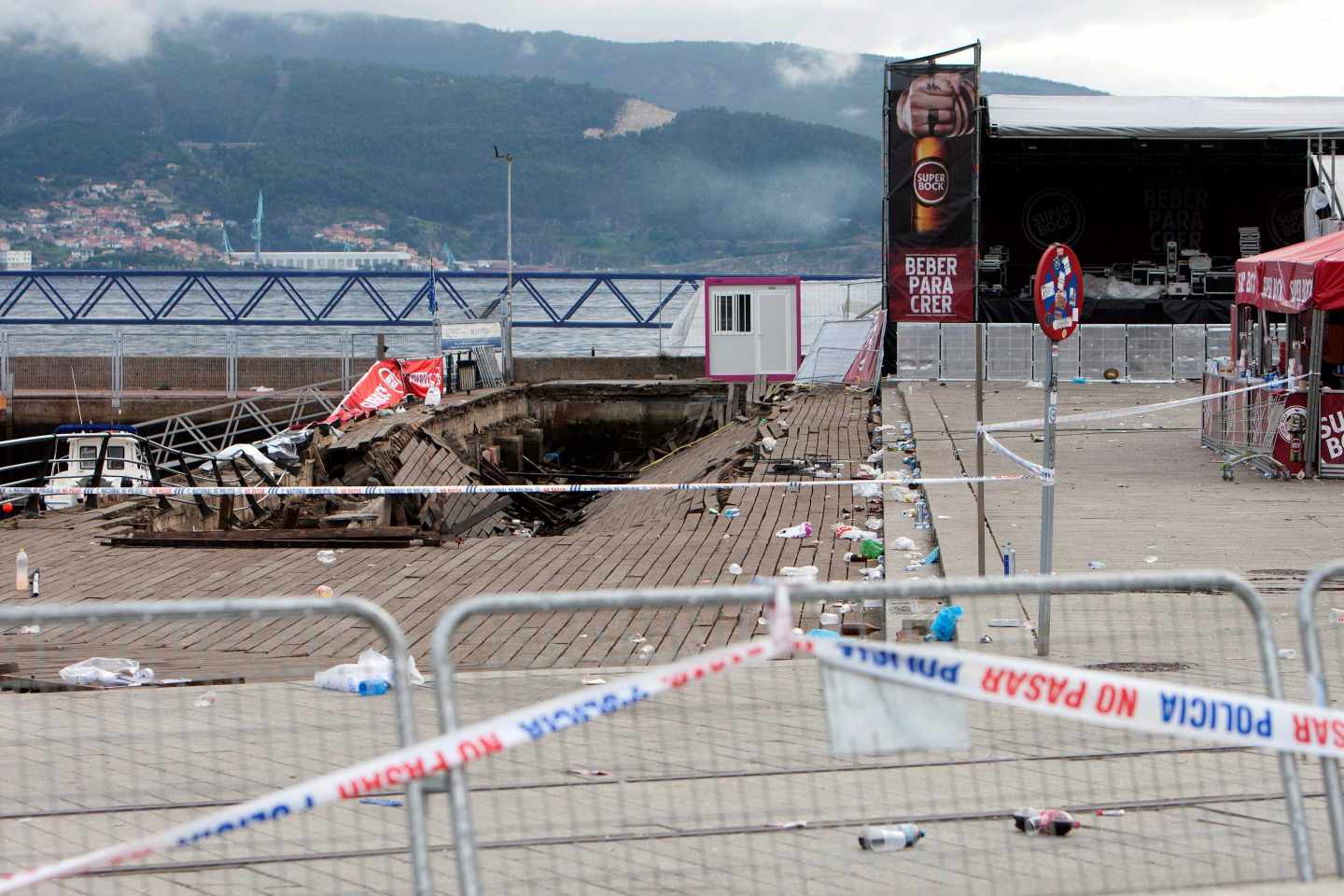 La pasarela derrumbada en el puerto de Vigo.