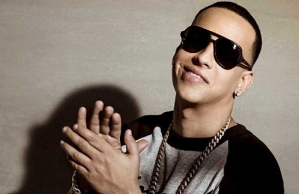 Se hace pasar por Daddy Yankee y le roba al cantante 2.500 dólares y joyas y diamantes