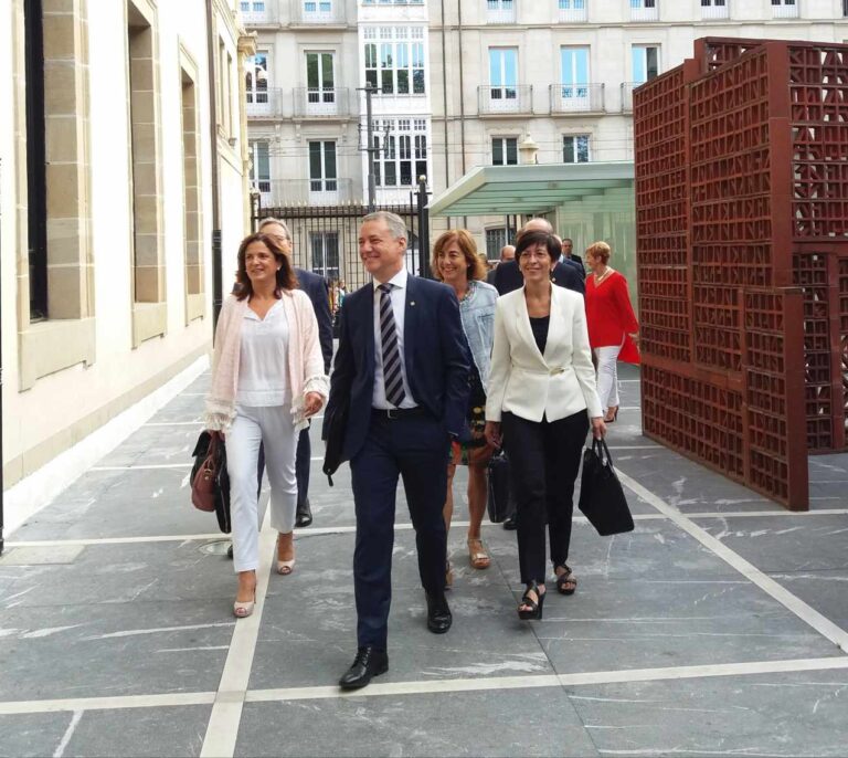 Euskadi reclama como prioridad la Seguridad Social al Gobierno de Sánchez e Iglesias