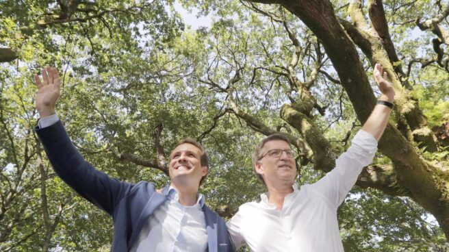 Pablo Casado y Alberto Núñez Feijóo, en Cotobade (Pontevedra).