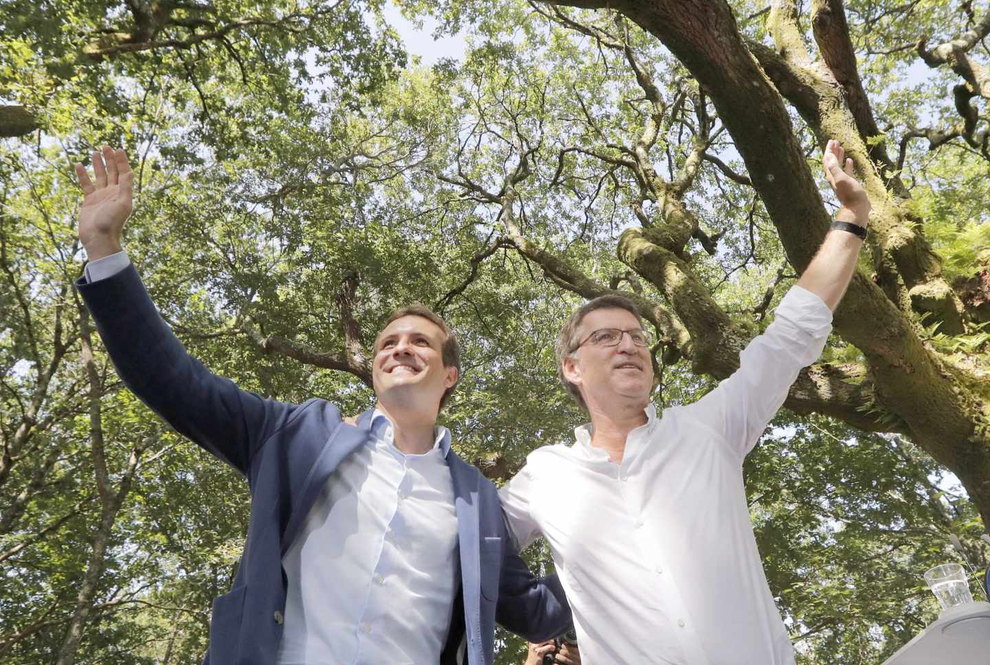 Pablo Casado y Alberto Núñez Feijóo, en Cotobade (Pontevedra).