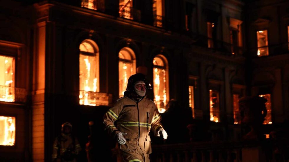 Un incendio consume el Museo Nacional de Río de Janeiro (Brasil).