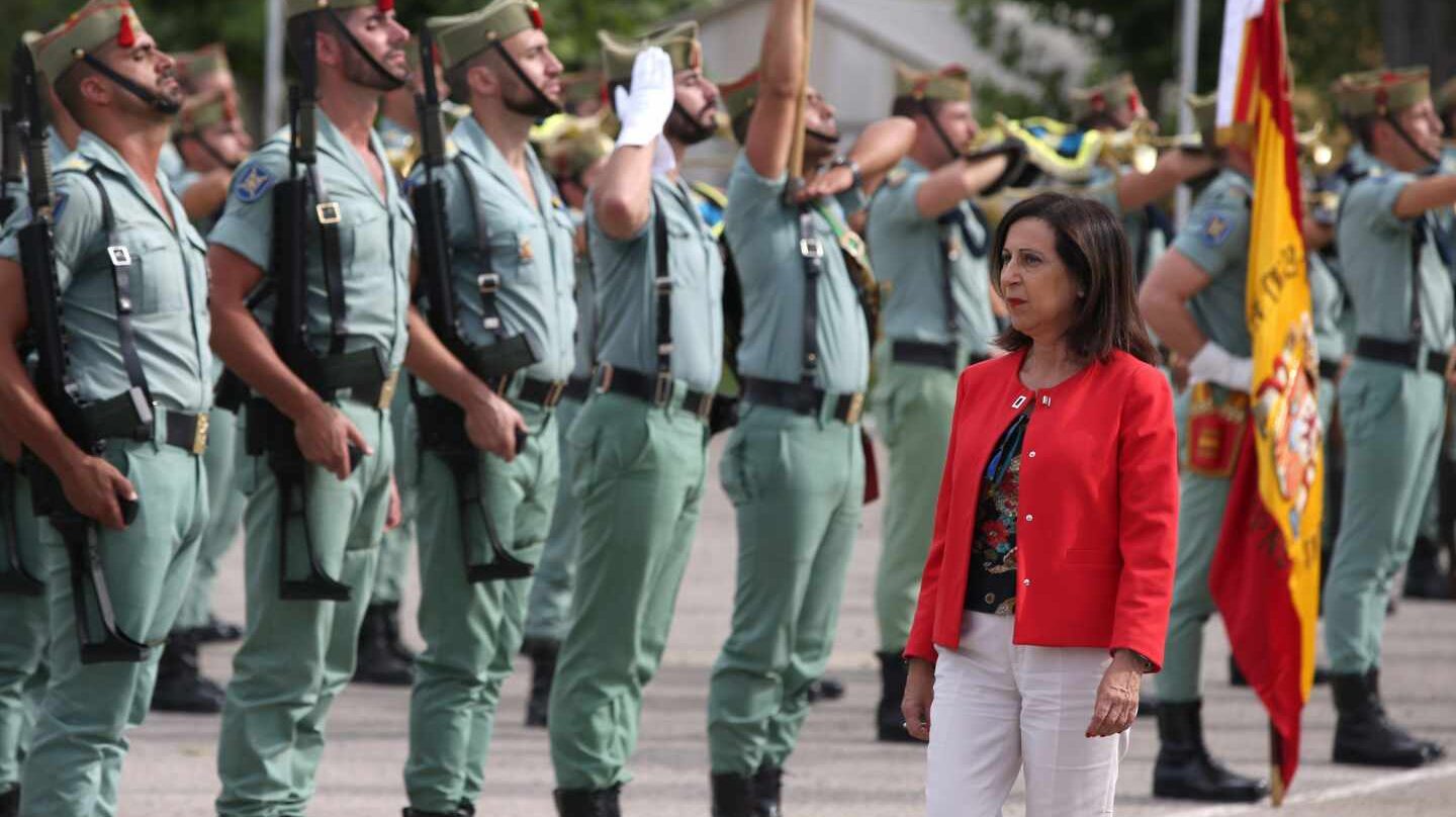 Margarita Robles pasa revista a la Legión en Ronda (Málaga).