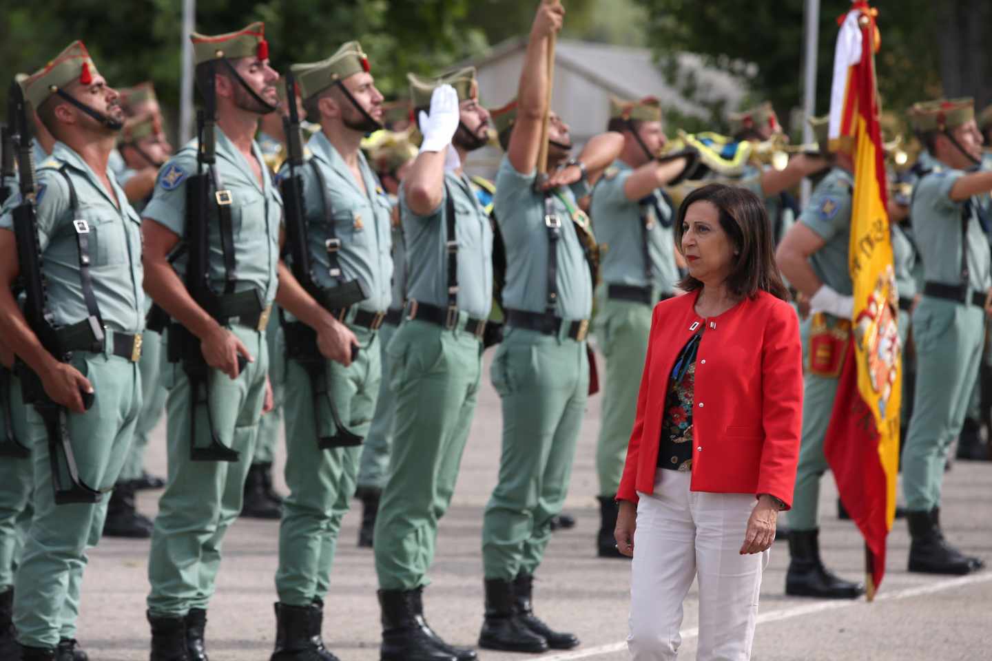 Margarita Robles pasa revista a la Legión en Ronda (Málaga).