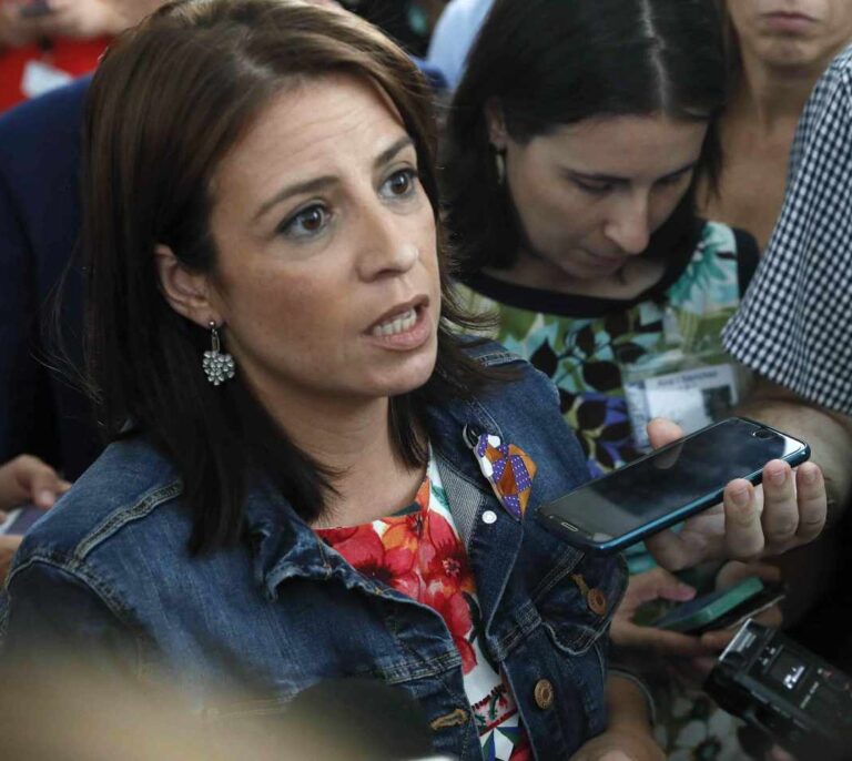 Lastra asegura que con el plagio de Sánchez se intenta quitar "relevancia" al debate de Franco