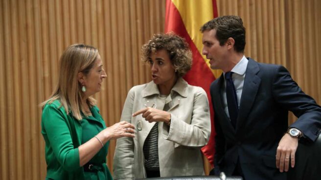 Pablo Casado, junto a Dolors Montserrat y Ana Pastor,