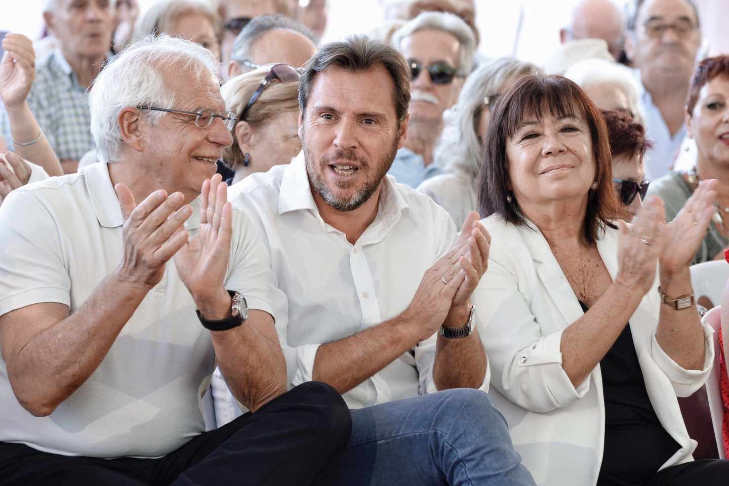 Borrell critica a partidos y medios por "inventar" noticias como la de Pedro Sánchez