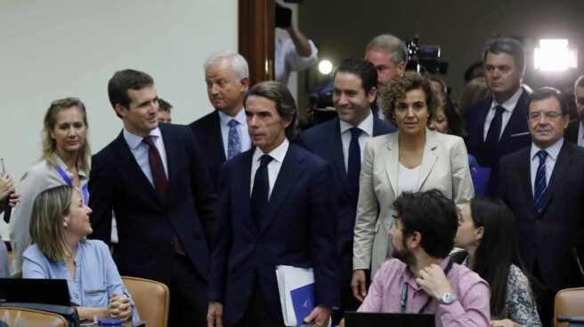El ex presidente de Gobierno, José María Aznar, junto a Pablo Casado, Dolors Montserrat y Teodoro García Egea.
