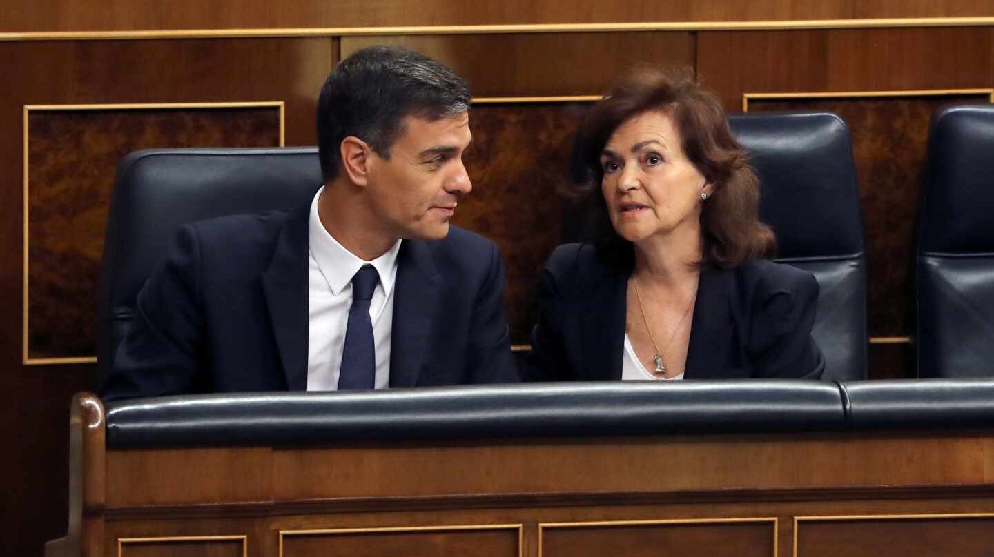 Pedro Sánchez y Carmen Calvo, en el Congreso.