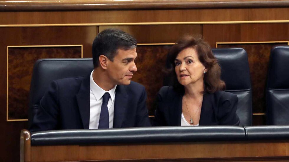 Pedro Sánchez y Carmen Calvo, en el Congreso.