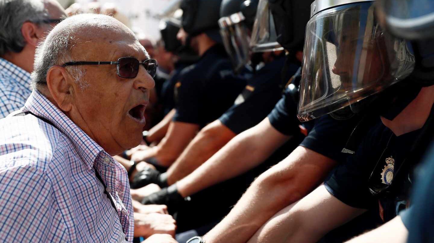 Protesta de pensionistas a las puertas del Congreso.