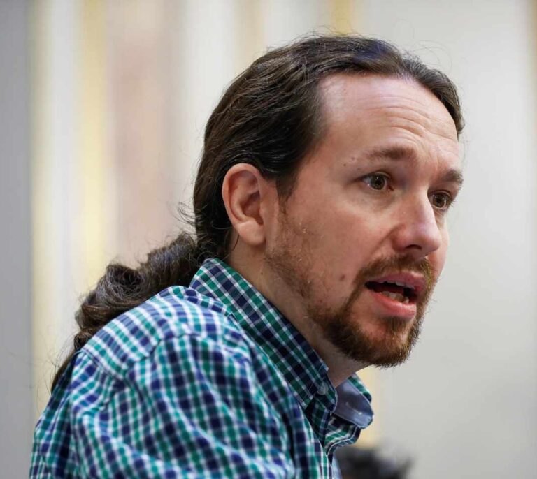 Pablo Iglesias desvía el foco: "Si Casado se reunió con Villarejo, pediremos su dimisión"