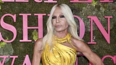 El fabricante de bolsos Michael Kors ultima la compra de Versace por 2.000 millones