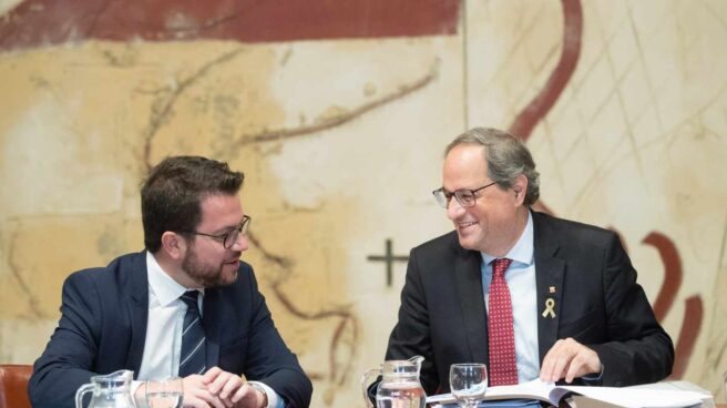 El presidente de la Generalitat, Quim Torra, junto al vicepresidente y titular del departamento de Economía y Hacienda, Pere Aragonés.