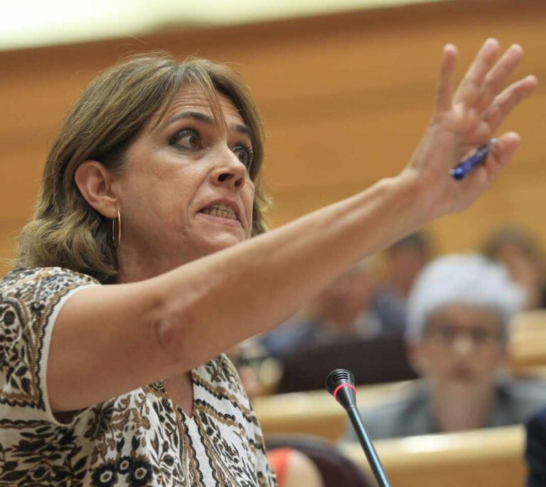 La ministra de Justicia pierde los papeles antes de ser reprobada: "Se lo explico despacito"