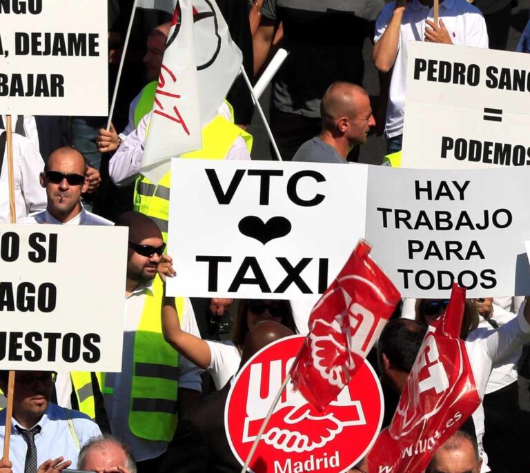 Fomento da oxígeno a Uber y Cabify frente a los taxis y aplaza cuatro años la doble licencia