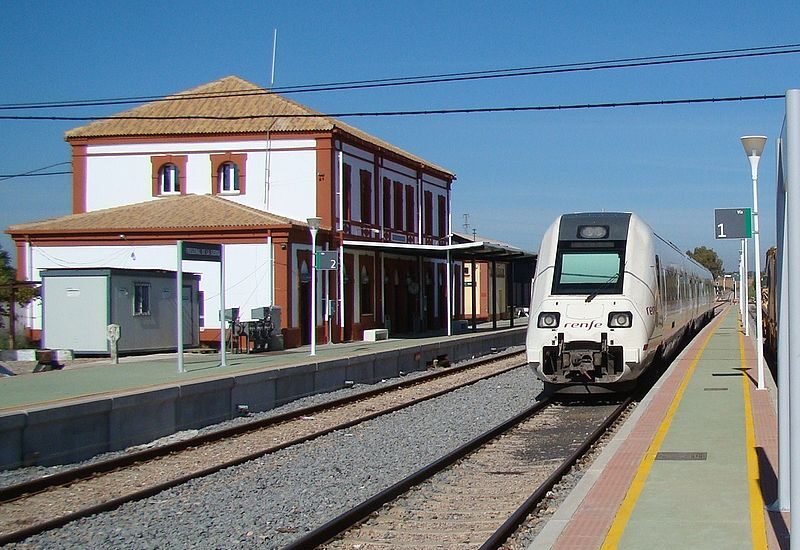 Tren media distancia de la serie S-598.