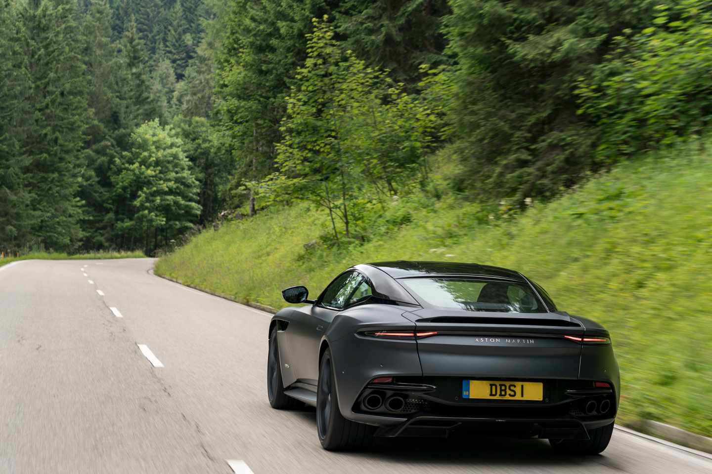 Aston Martin DBS Superleggera