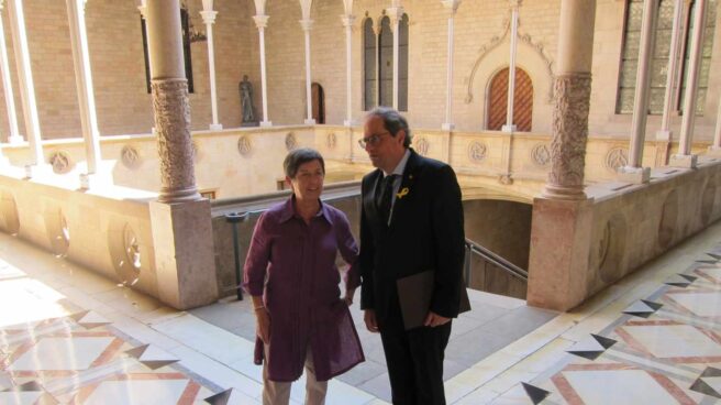 La delegada del Gobierno en Cataluña, a favor de indultar a los presos políticos "si lo piden" Teresa Cunillera y Quim Torra, el pasado 23 de julio en el Palacio de la Generalitat.