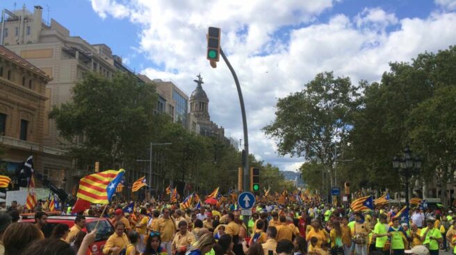 Manifestantes durante la Diada de 2017, en Barcelona.