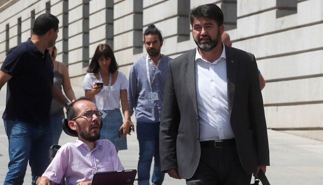 Pablo Echenique y Carlos Sánchez-Mato, en el Congreso.