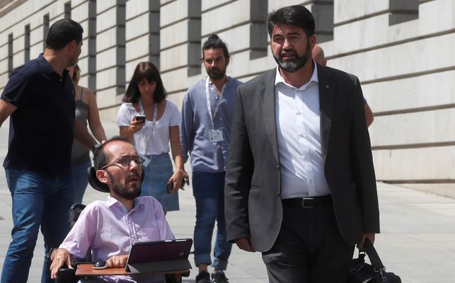 Pablo Echenique y Carlos Sánchez-Mato, en el Congreso.