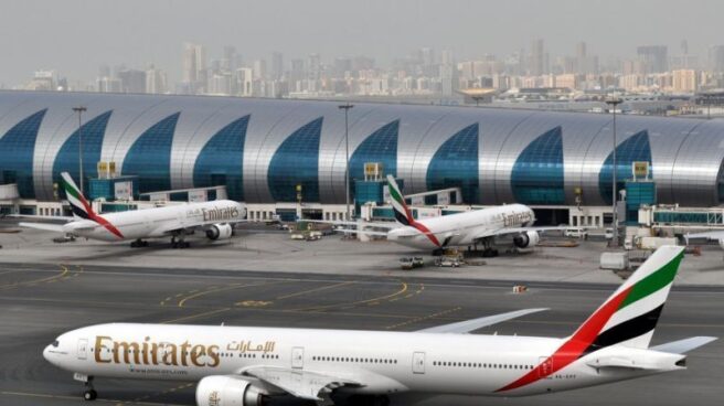 Emirates prepara una oferta por Etihad para crear la mayor aerolínea del mundo